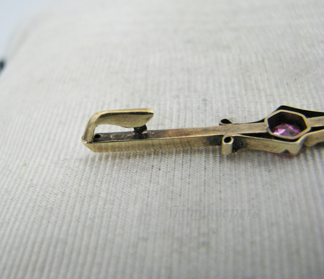 a1118 Pretty Vintage 10k Yellow Gold Bar Brooch with a Center Pink Stone