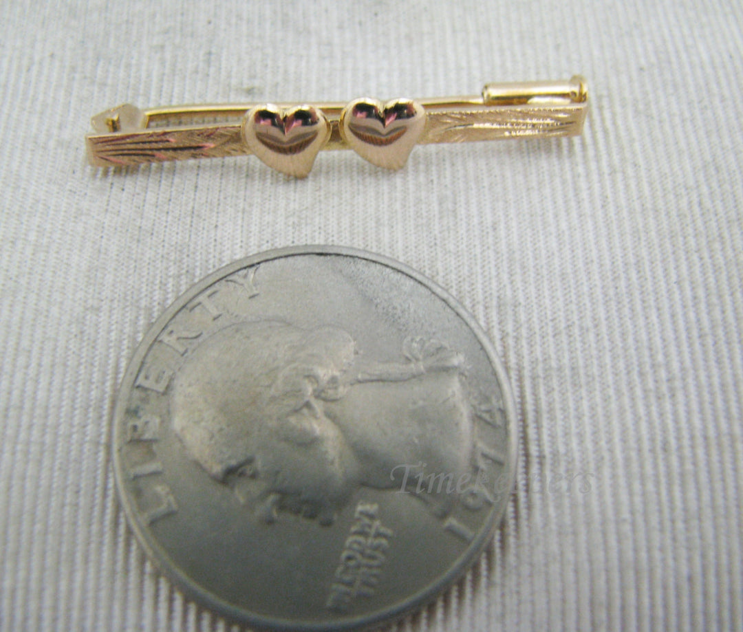 b041 Lovely Vintage 18k Yellow Gold Bar Brooch with Two Hearts