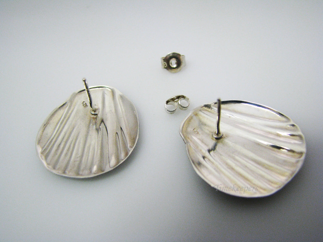 c530 Pretty Sterling Silver Shell Shaped Post Earrings