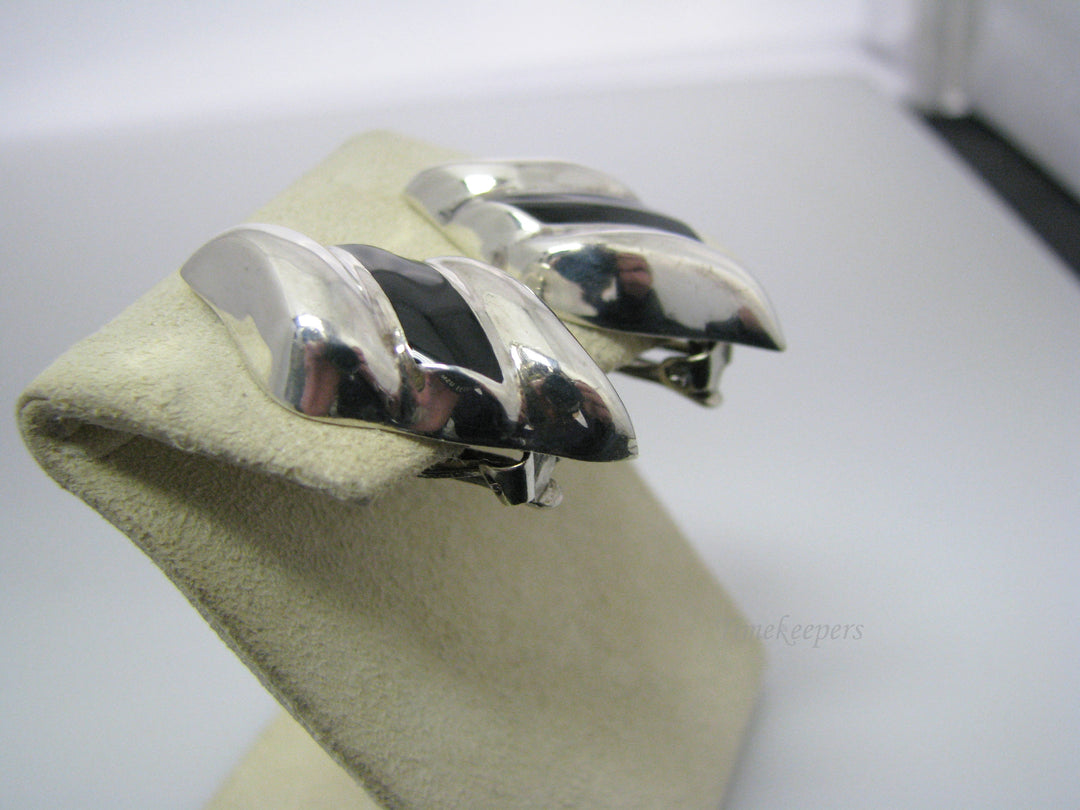 c578 Lovely Ribbons of Sterling Silver and Black Onyx Clip On Earrings