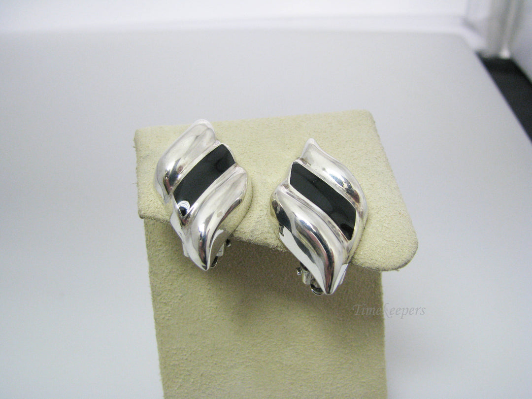 c578 Lovely Ribbons of Sterling Silver and Black Onyx Clip On Earrings