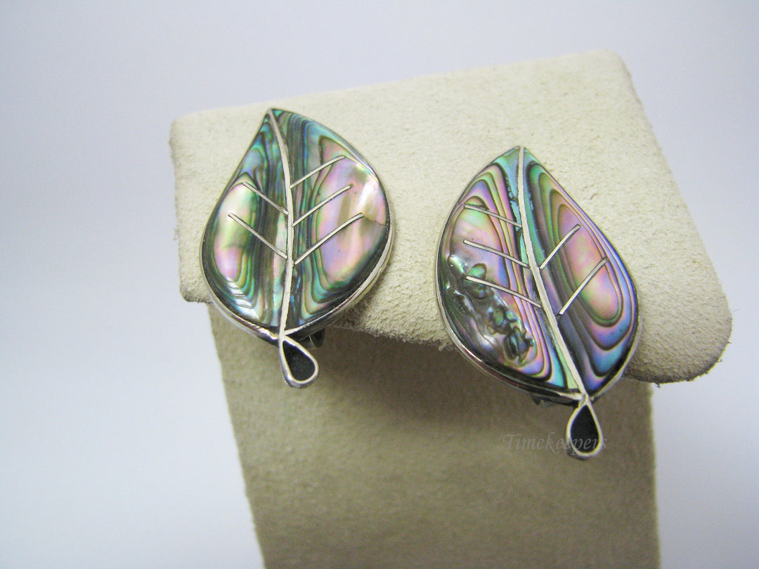 c609 Gorgeous Abalone Shell Leaf Shaped Screw Back Earrings in Sterling Silver