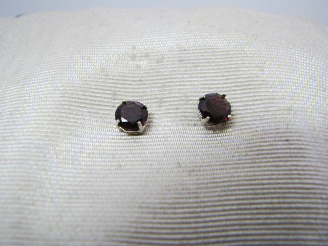 c531 Pretty Sterling Silver Post Earrings with Dark Red Stones