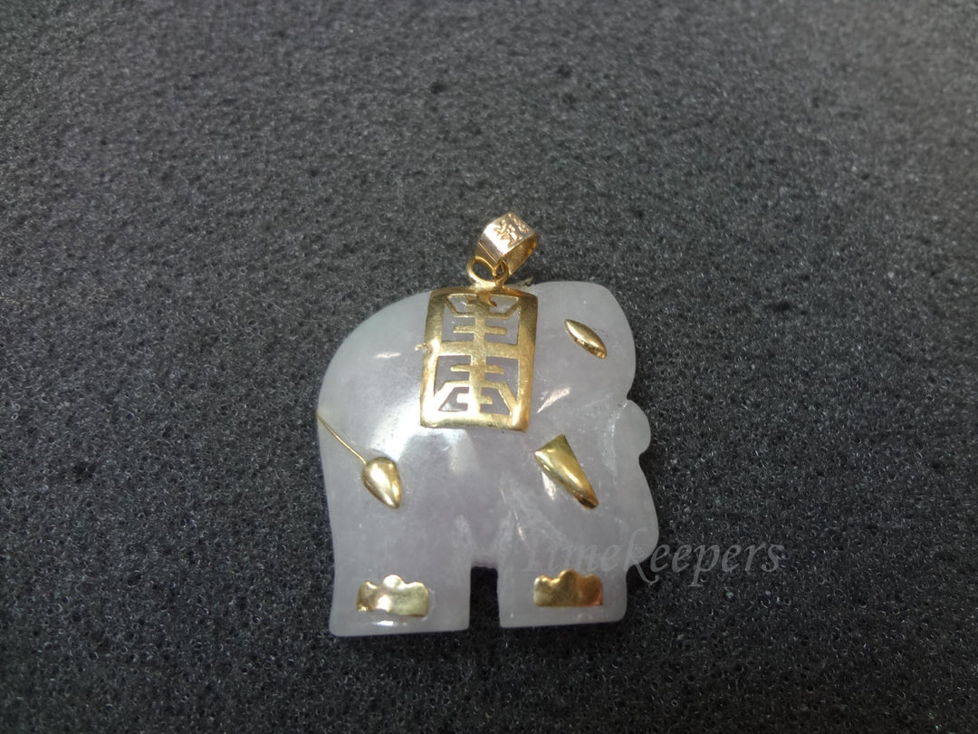 c636 14k Yellow Gold and Jade Chinese Elephant Amulet Pendant