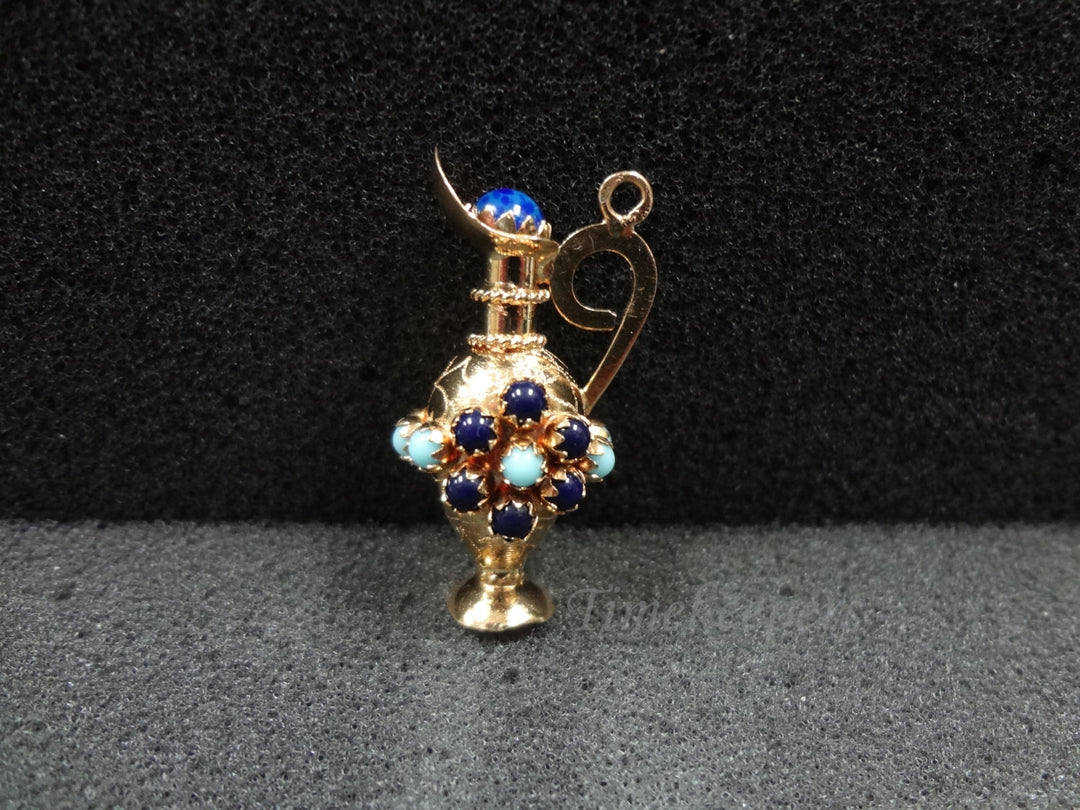 a839 Vintage 18k Yellow Gold Jug with a Blue Stopper, Charm or Pendant