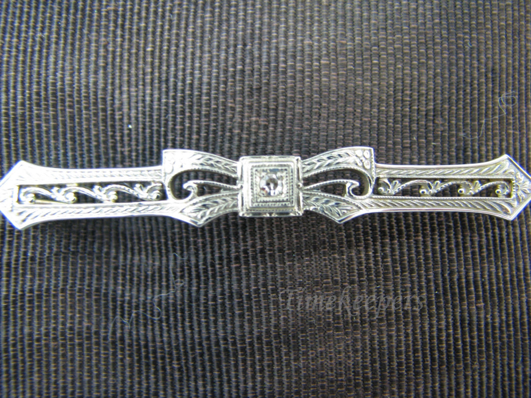 a331 Beautiful Vintage Bar Brooch with a Single Cut Diamond in 10k Gold