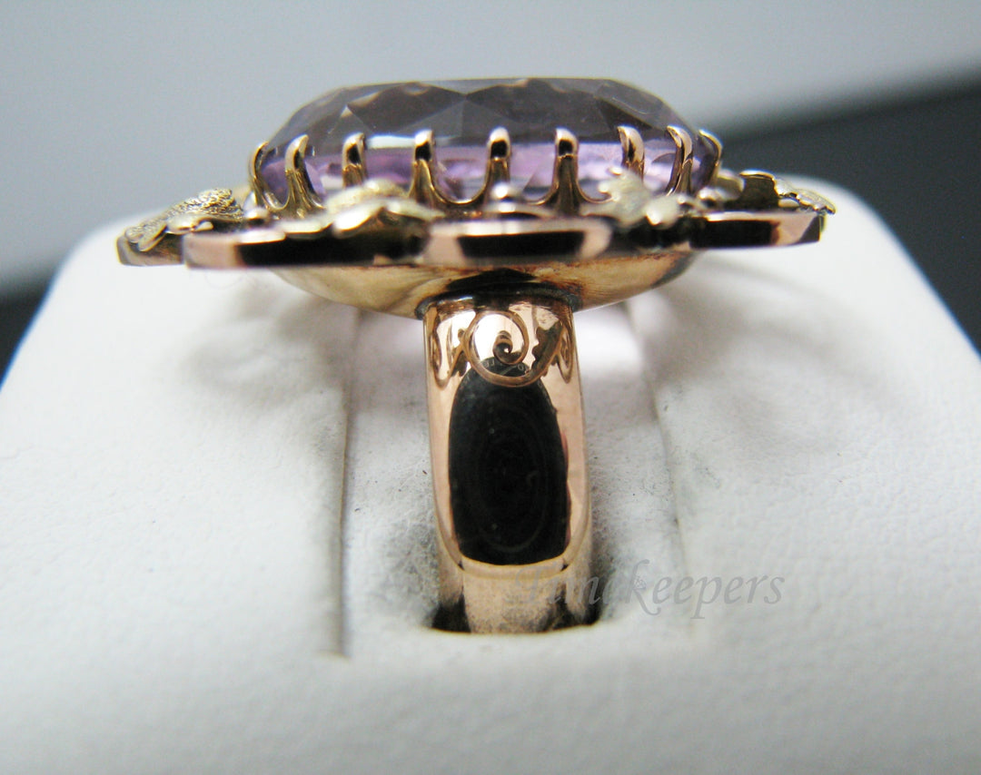 c506 Stunning Vintage Oval Amethyst Ring in 10k Yellow Gold