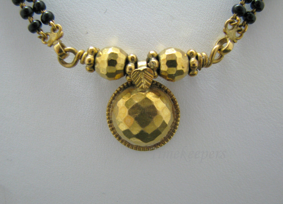 b122 Beautiful Vintage Black Onyx and 22k Yellow Gold Necklace
