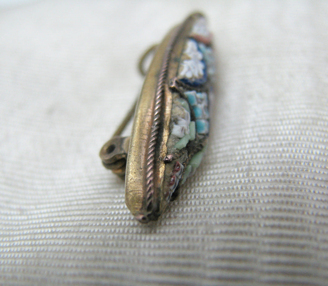 a955 Beautiful Vintage Micro Mosaic Ellipse Brooch in Blue and Pink