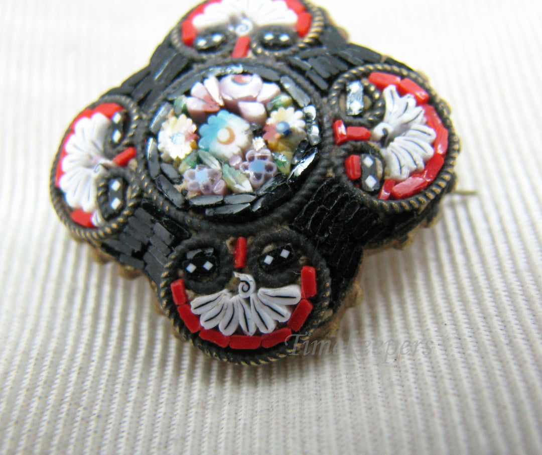 a1051 Beautiful Vintage Micro Mosaic Scalloped Edge Brooch in Black and Red