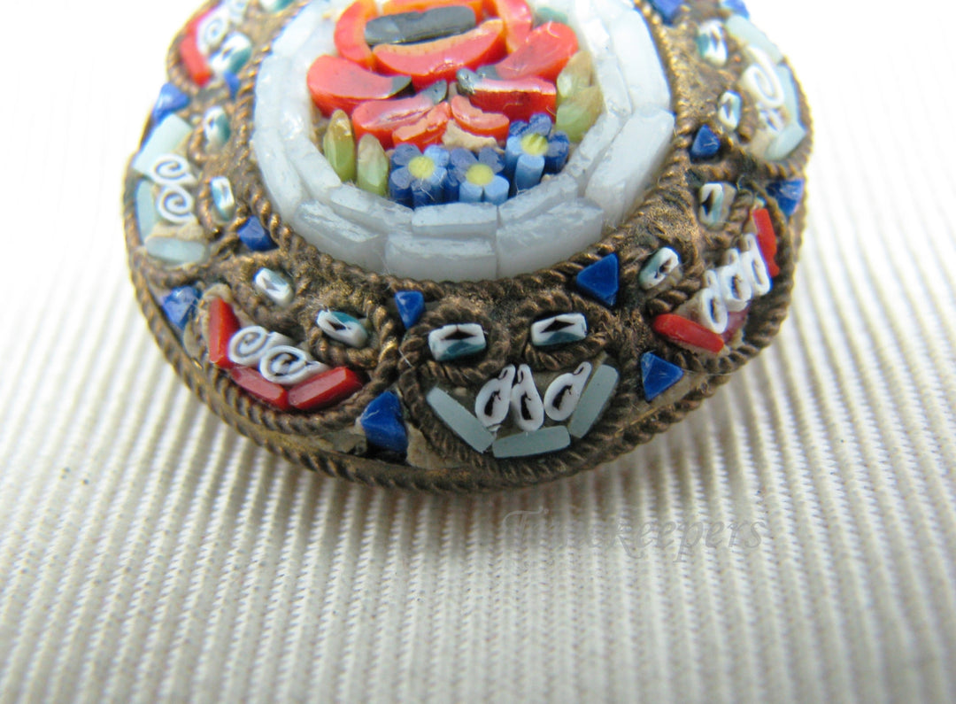 a948 Beautiful Vintage Micro Mosaic Round Brooch in Blue and Red