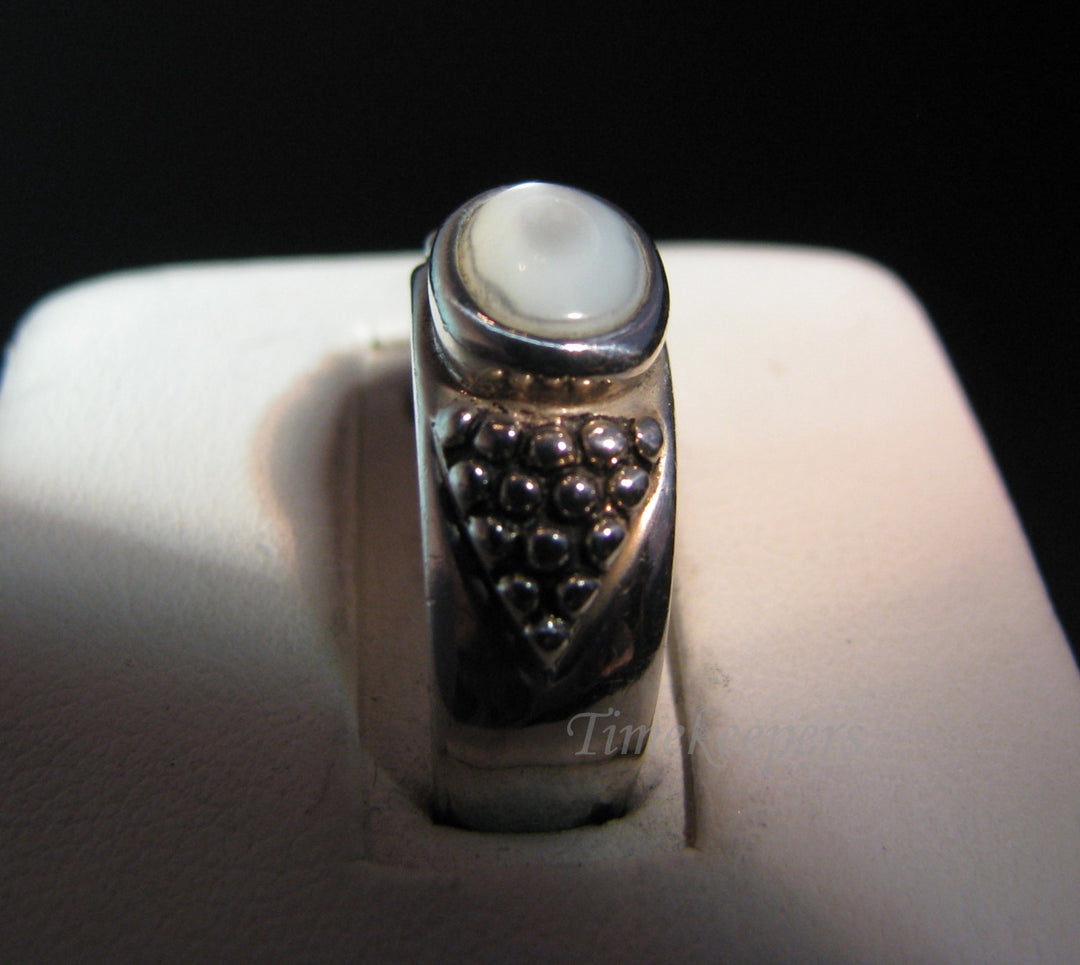 c262 Stunning Sterling Silver Ring with Oval Mother of Pearl