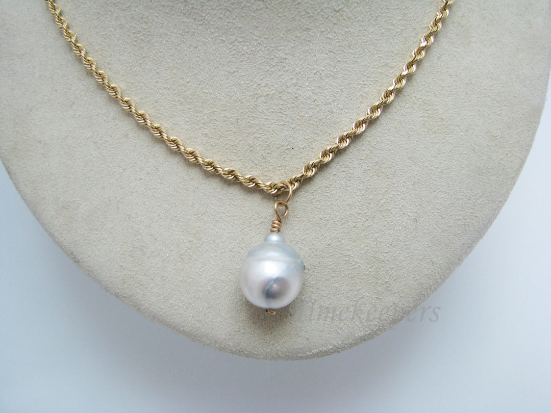 a877 Vintage Beautiful Tahitian Pearl Pendant on Rope Chain in 14k Yellow Gold