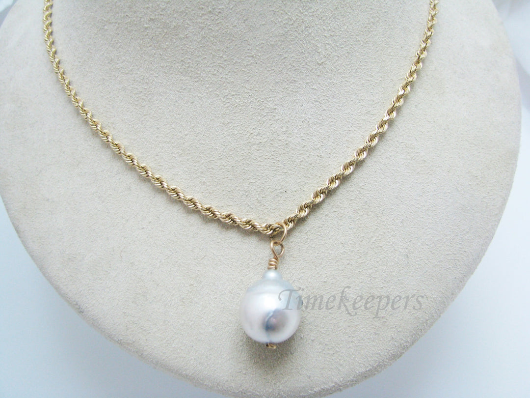 a877 Vintage Beautiful Tahitian Pearl Pendant on Rope Chain in 14k Yellow Gold