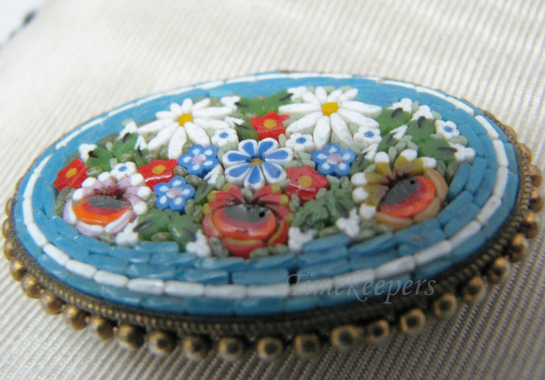 c572 Lovely vintage Micro Mosaic Brooch with a Light Blue Background - Italy