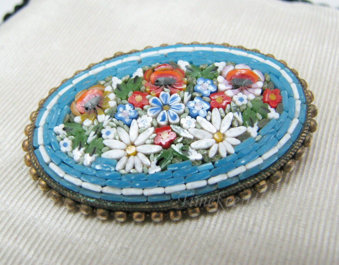 c572 Lovely vintage Micro Mosaic Brooch with a Light Blue Background - Italy