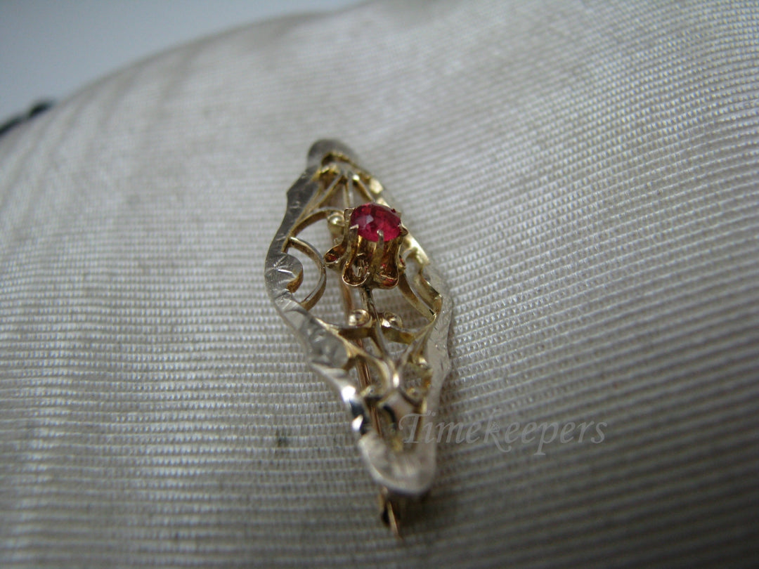 a579 Vintage 10k Yellow Gold Filigree Pin Brooch with a Single Center Ruby