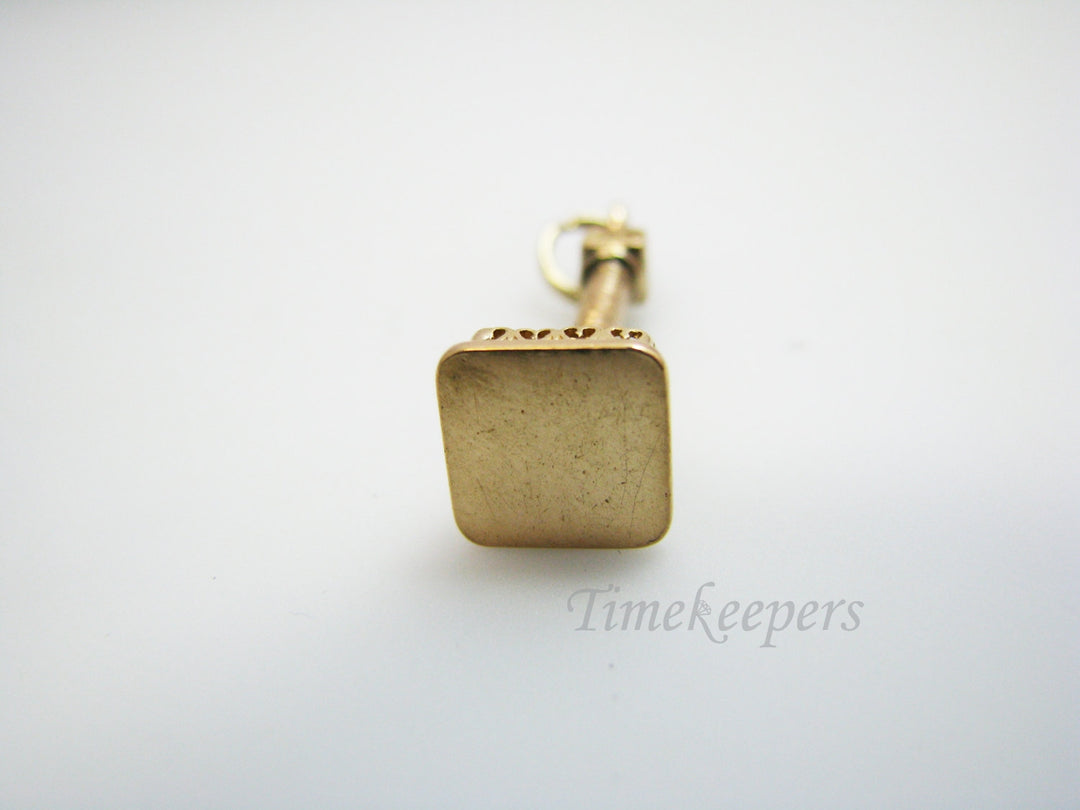 a700 Pretty 18k Yellow Gold Light Post Pendant Charm with Heart Fence at Base
