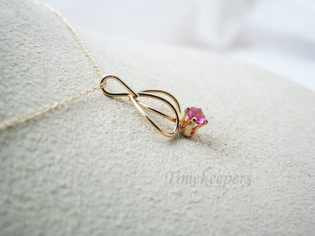 c688 Pretty Vintage Pink Stone Pendant in 14k Yellow Gold with 14k Yellow Gold Chain