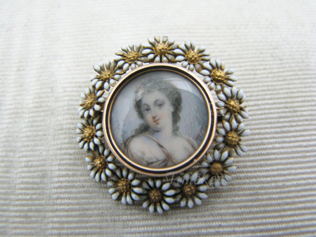 c104 Antique 14k Yellow Gold Portrait with Daisy Frame Brooch/ Pendant