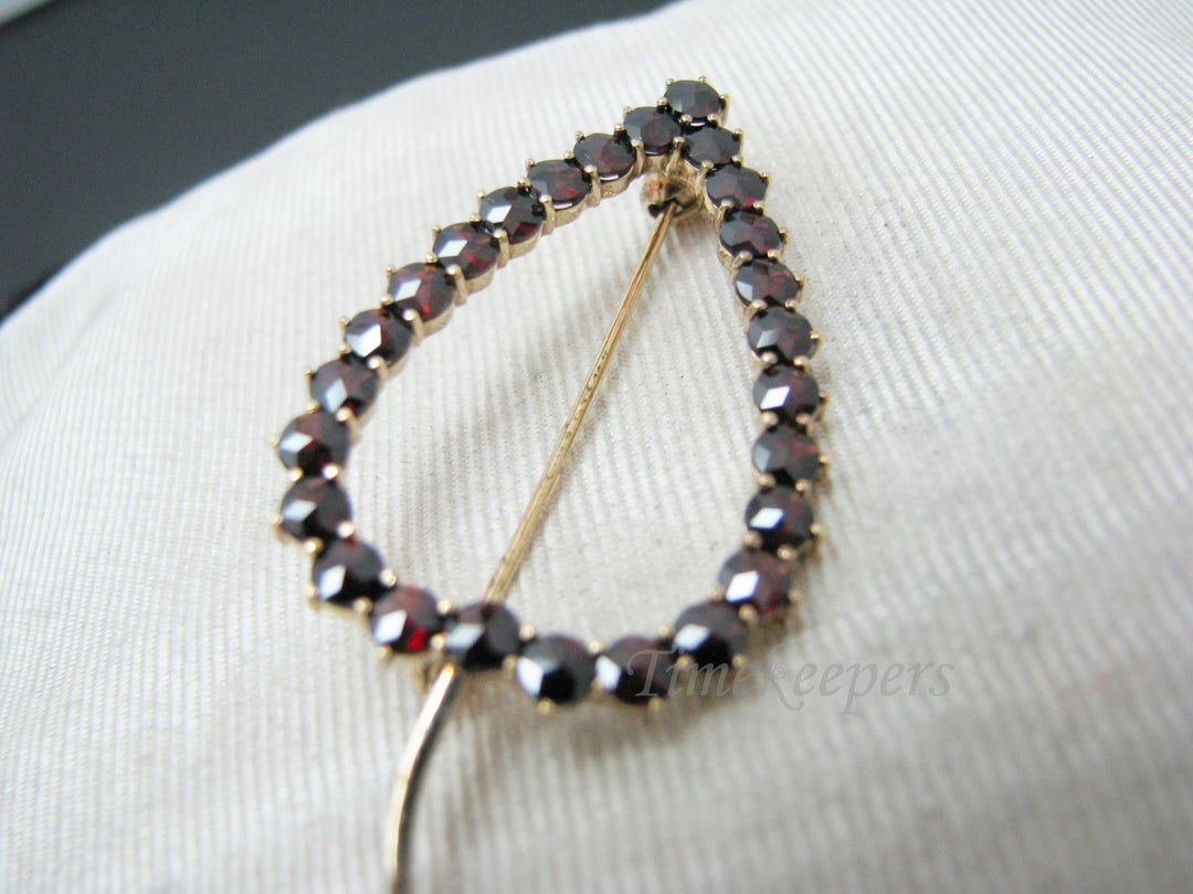 c403 Beautiful Vintage 10k Yellow Gold Garnet Leaf Brooch