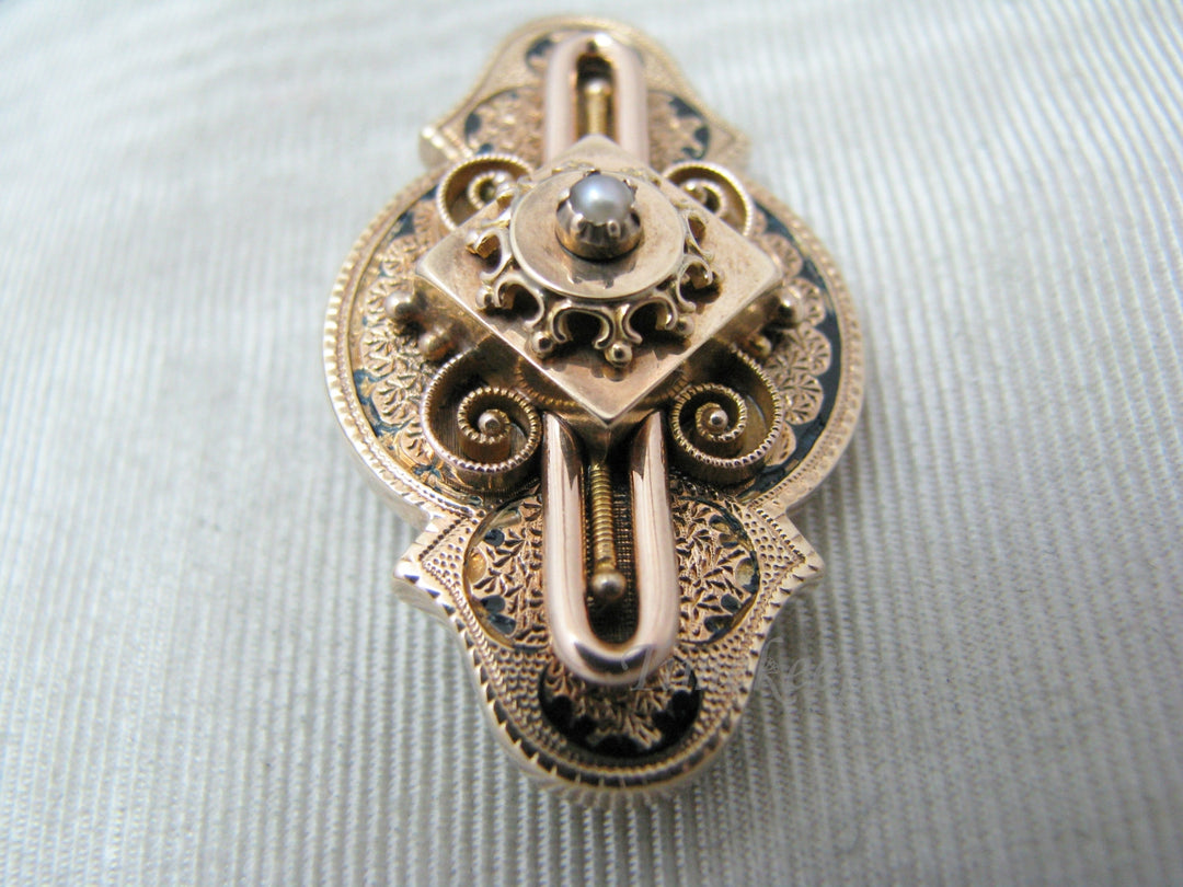 a473 10k Yellow Gold Brooch with Center Pearl & Black Enamel