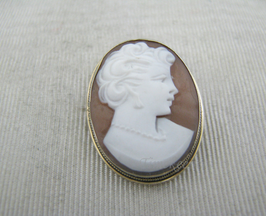 c250 Beautiful Vintage Carved Cameo Brooch/ Pendant in Sterling with Gold Wash