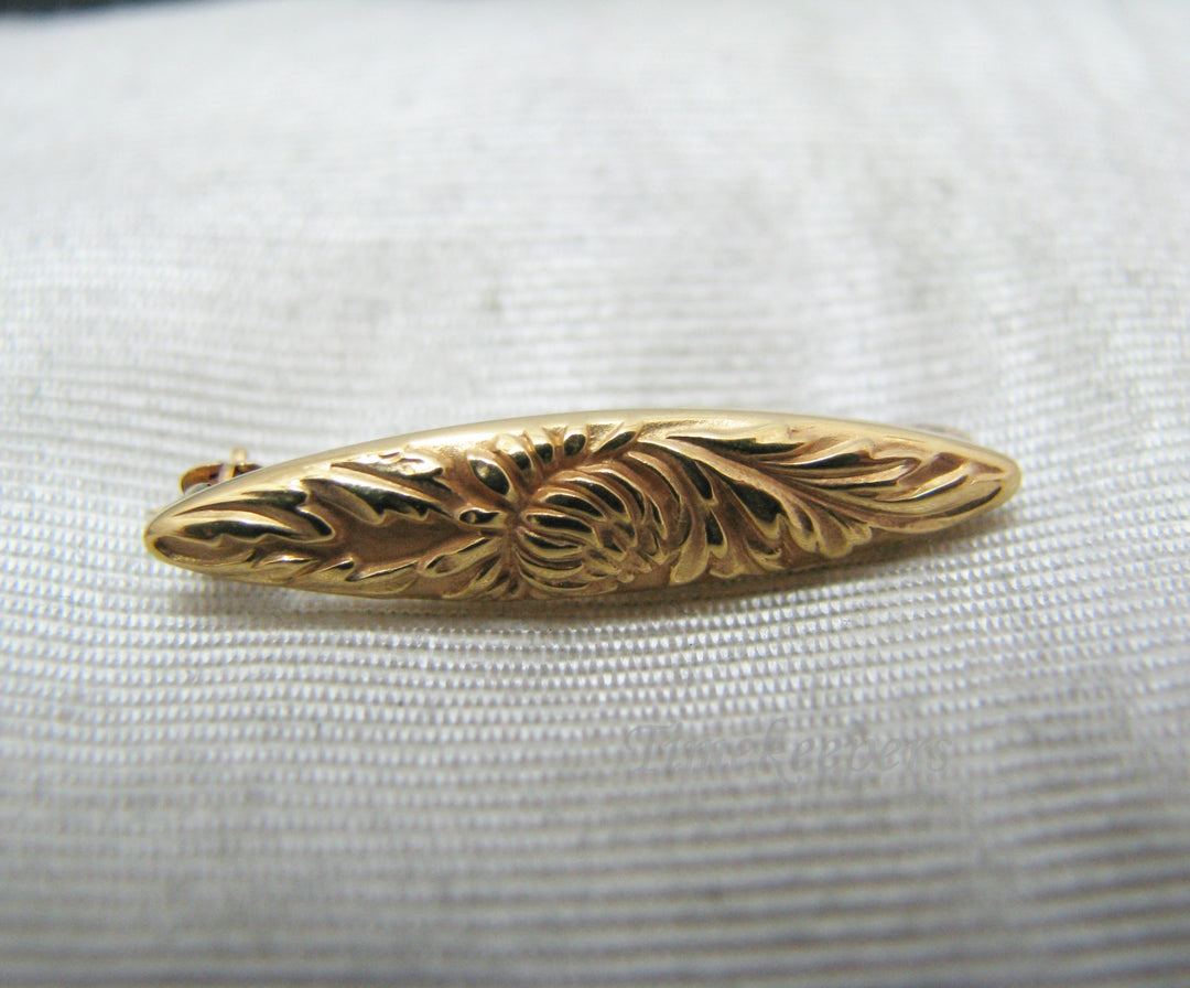 a566 Beautiful Vintage 10k Yellow Gold Embossed Flower Brooch