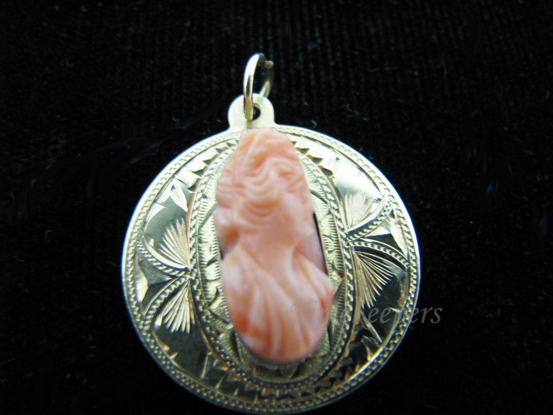 j033 Beautiful Unique Vintage Cameo Pendant on 14k Yellow Gold Disk