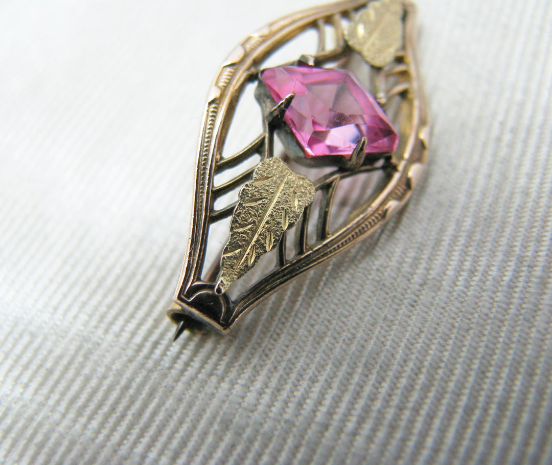 a595 Very Nice Vintage Gold Filled Brooch with a Pink Center Stone