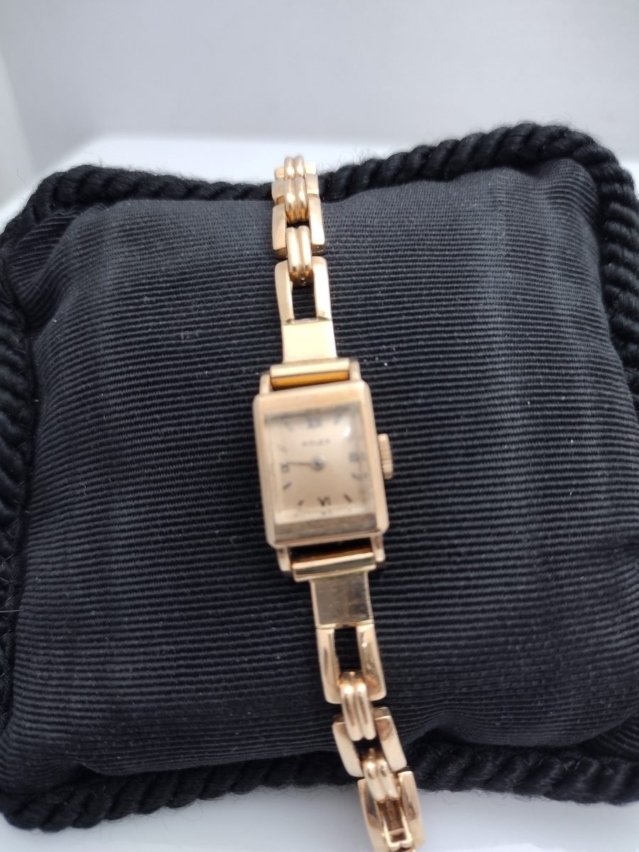 k600 Lovely Vintage Ladies 14kt Rose Gold Mechanical Rolex Wristwatch