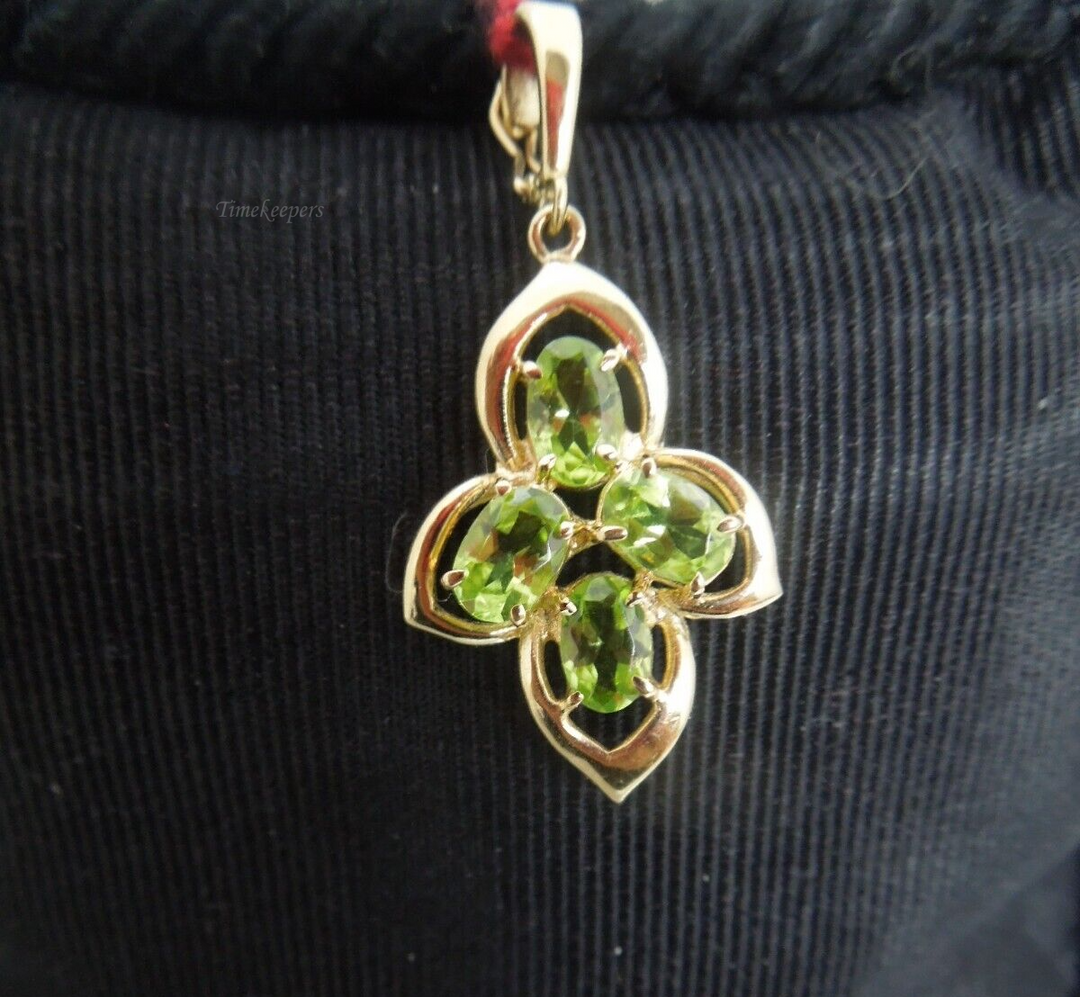 t109 14kt Yellow Gold Peridot Pendant,14kt Pendant,14kt Gold Pendant 