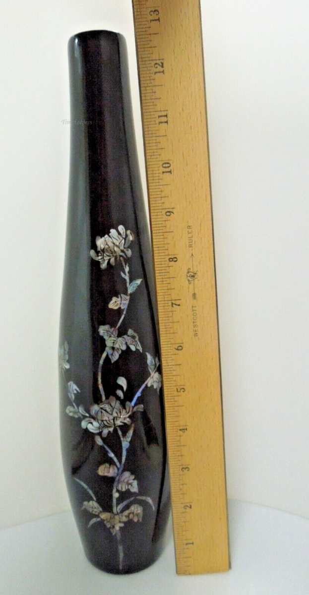 t116 Vintage Black Lacquer with Inlaid Abalone Floral Design Vase