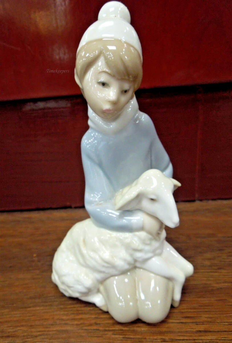 s663 Lladro Spain Maiden/Shepherd with Lamb - #4676 - 1969 with Original Box and packaging