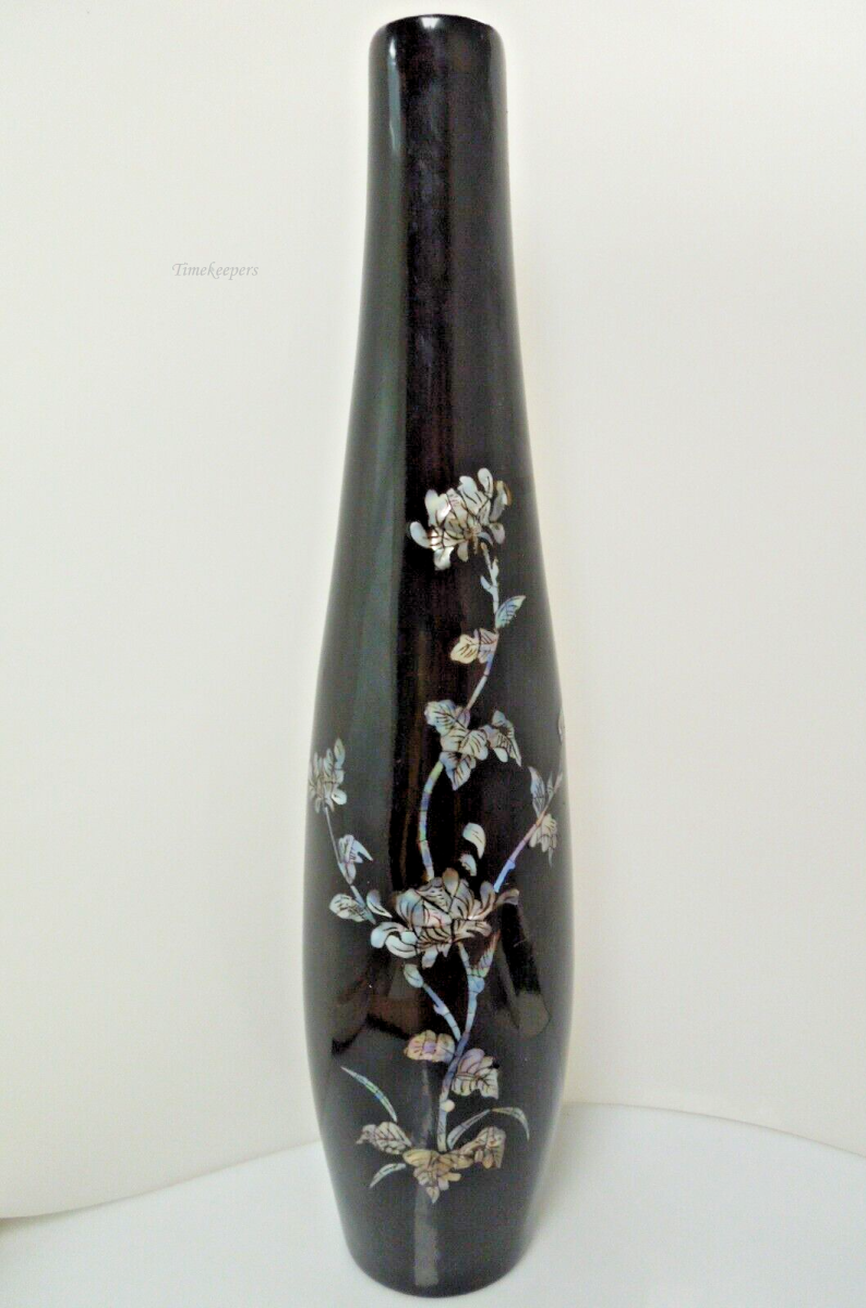 t116 Vintage Black Lacquer with Inlaid Abalone Floral Design Vase