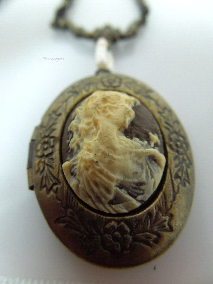 s945 Antique Vintage Gold Filled Cameo Photo Pendant