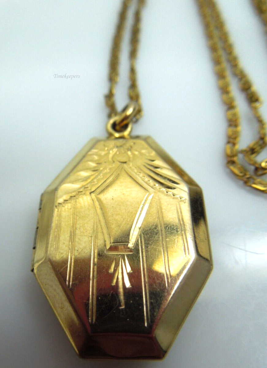 s931 Vintage Gold Filled Hexagonal Photo Mary Pendant Necklace,Keepsake Jewelry,Religious Necklace