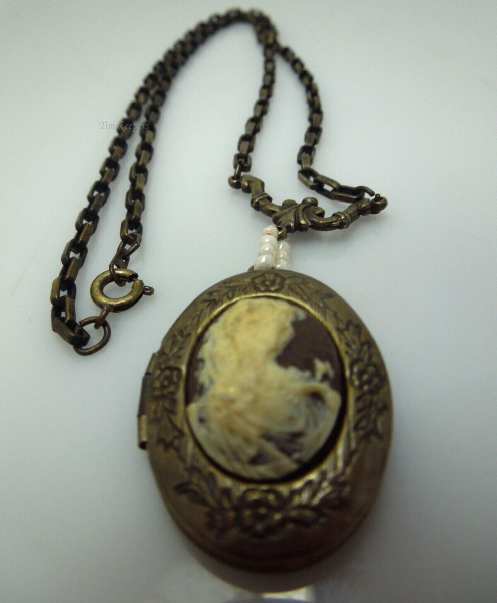 s945 Antique Vintage Gold Filled Cameo Photo Pendant