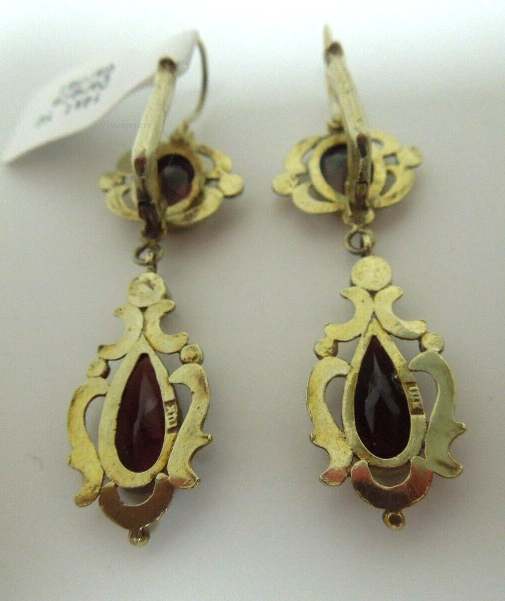 s155 Pretty Pair of 14kt Yellow Gold Garnet Dangle and Drop Earrings