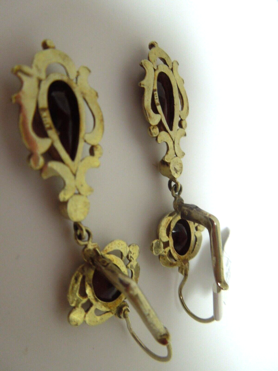 s155 Pretty Pair of 14kt Yellow Gold Garnet Dangle and Drop Earrings