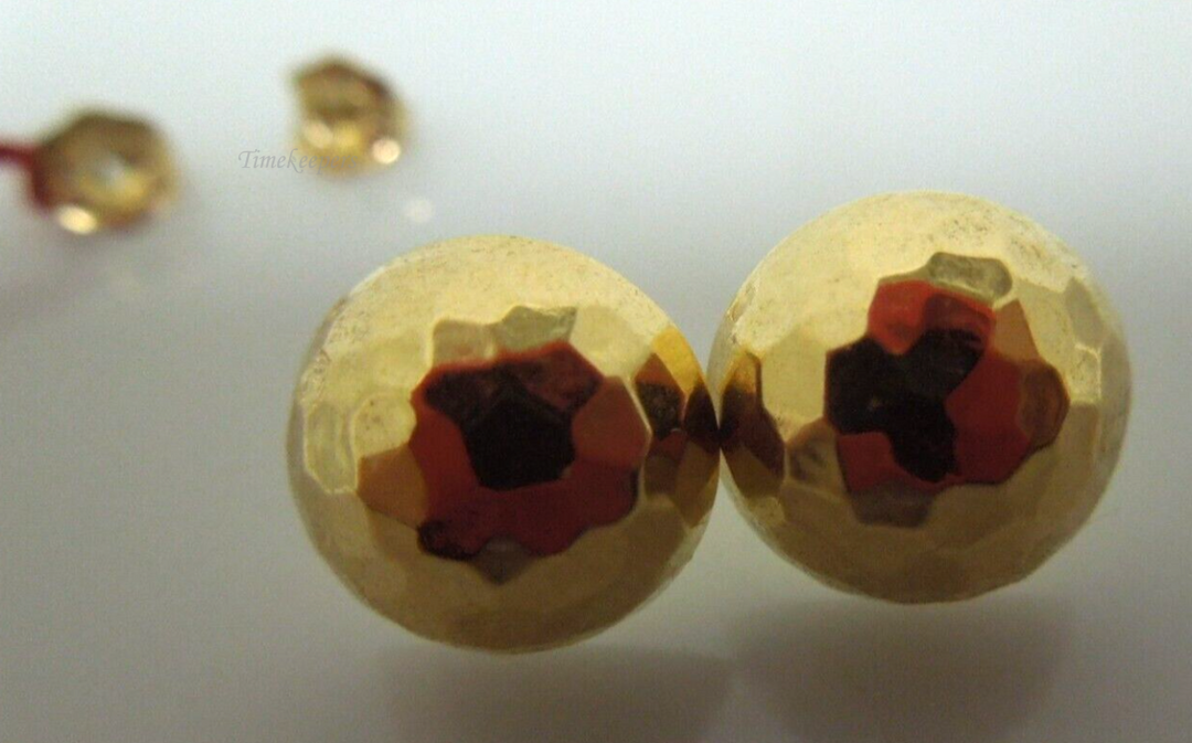 s260 Pretty Pair of 14kt Yellow Gold Hammered Studs 