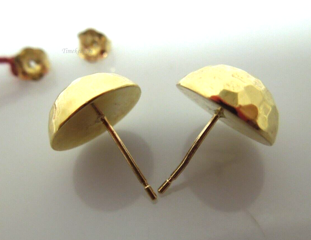 s260 Pretty Pair of 14kt Yellow Gold Hammered Studs 