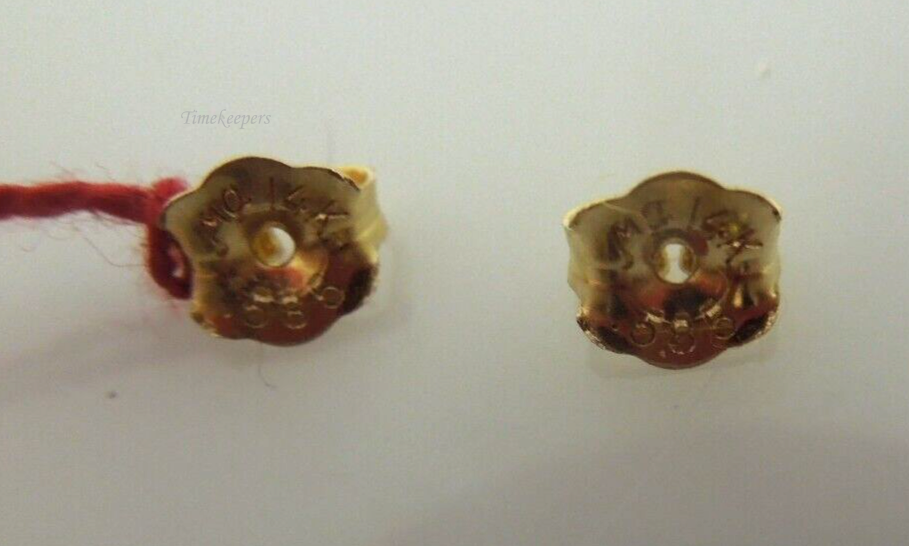 s260 Pretty Pair of 14kt Yellow Gold Hammered Studs 