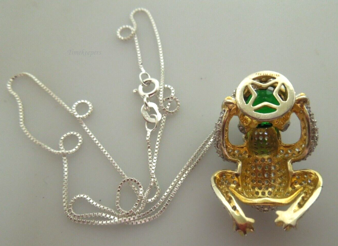 s346 Sterling Silver  Emerald Frog Pendant Necklace