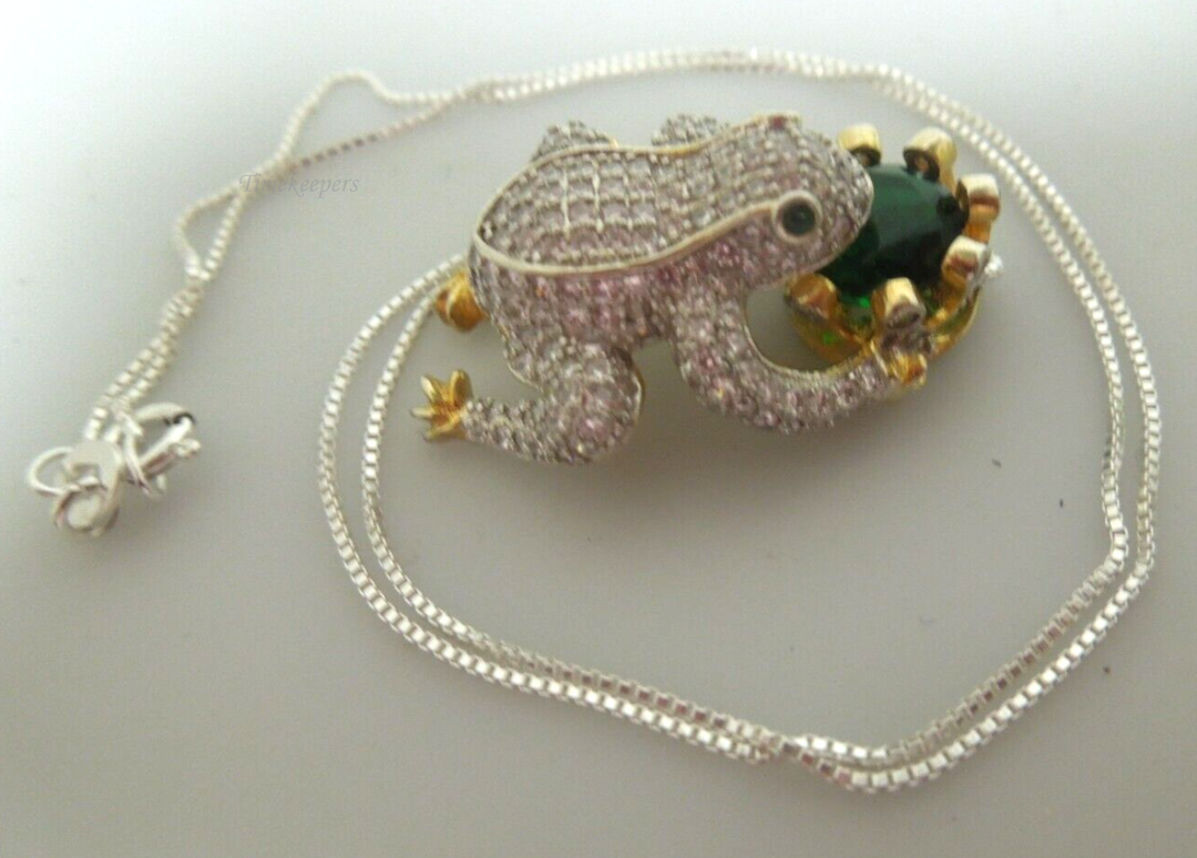 s346 Sterling Silver  Emerald Frog Pendant Necklace