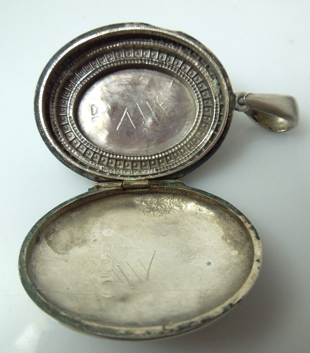 s888 Solid Sterling Silver Oval Etched Opening Locket Signed B & L