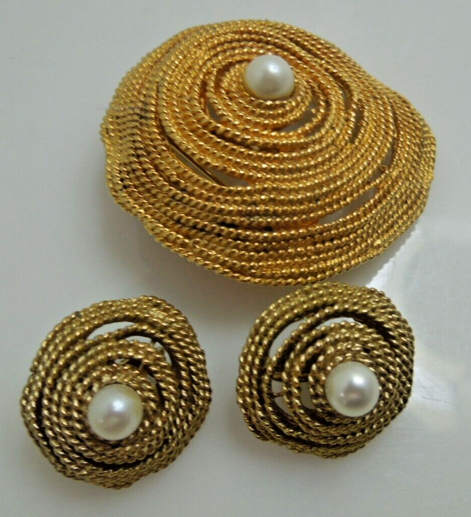 s634 Capri Gold Tone Brooch Pin and Clip-on Earrings Swirl Circle Faux Pearl Metal