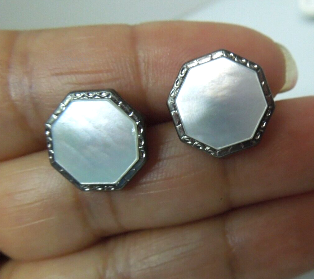 s949 14kt White Gold Mother of Pearl Geometric Studs Earrings