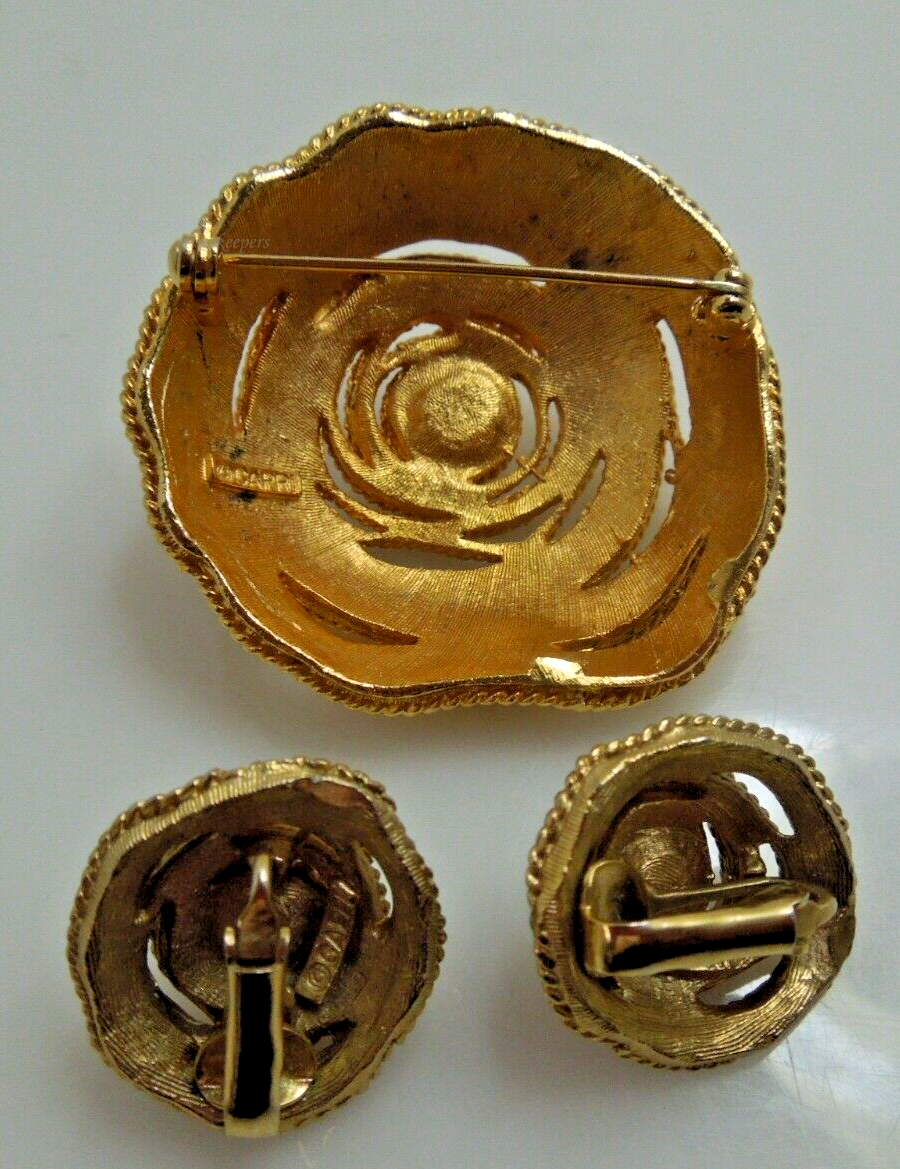 s634 Capri Gold Tone Brooch Pin and Clip-on Earrings Swirl Circle Faux Pearl Metal