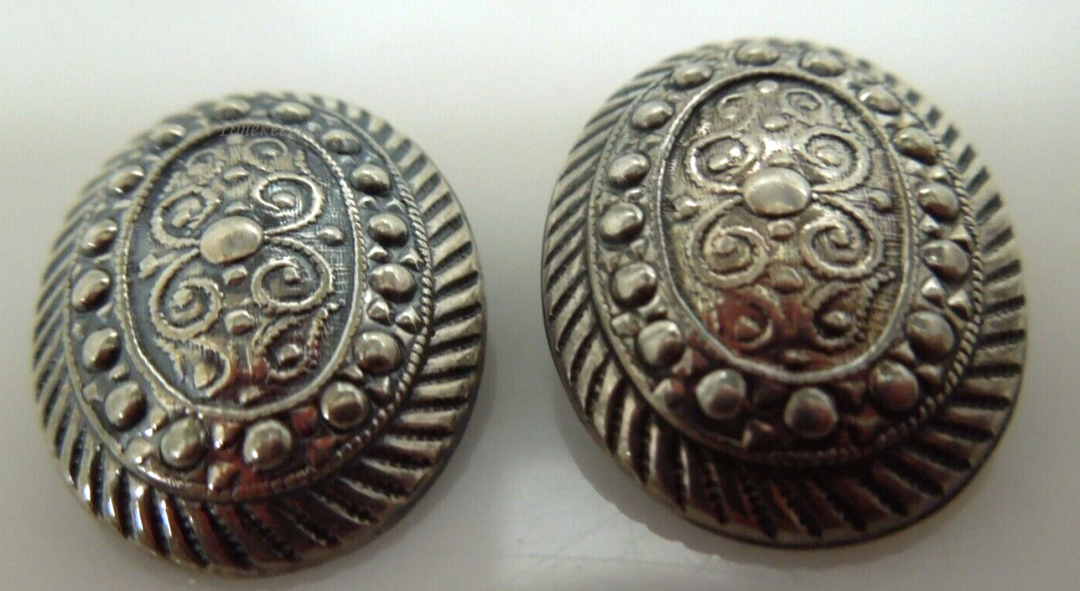 s734 Vintage Lovely pair of Sterling Silver Oval Clip on Earrings